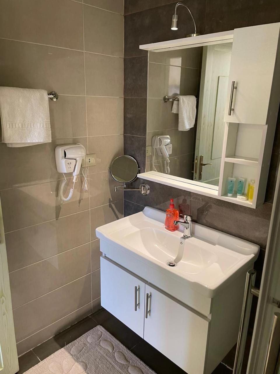 Classy Hostel マダバ エクステリア 写真